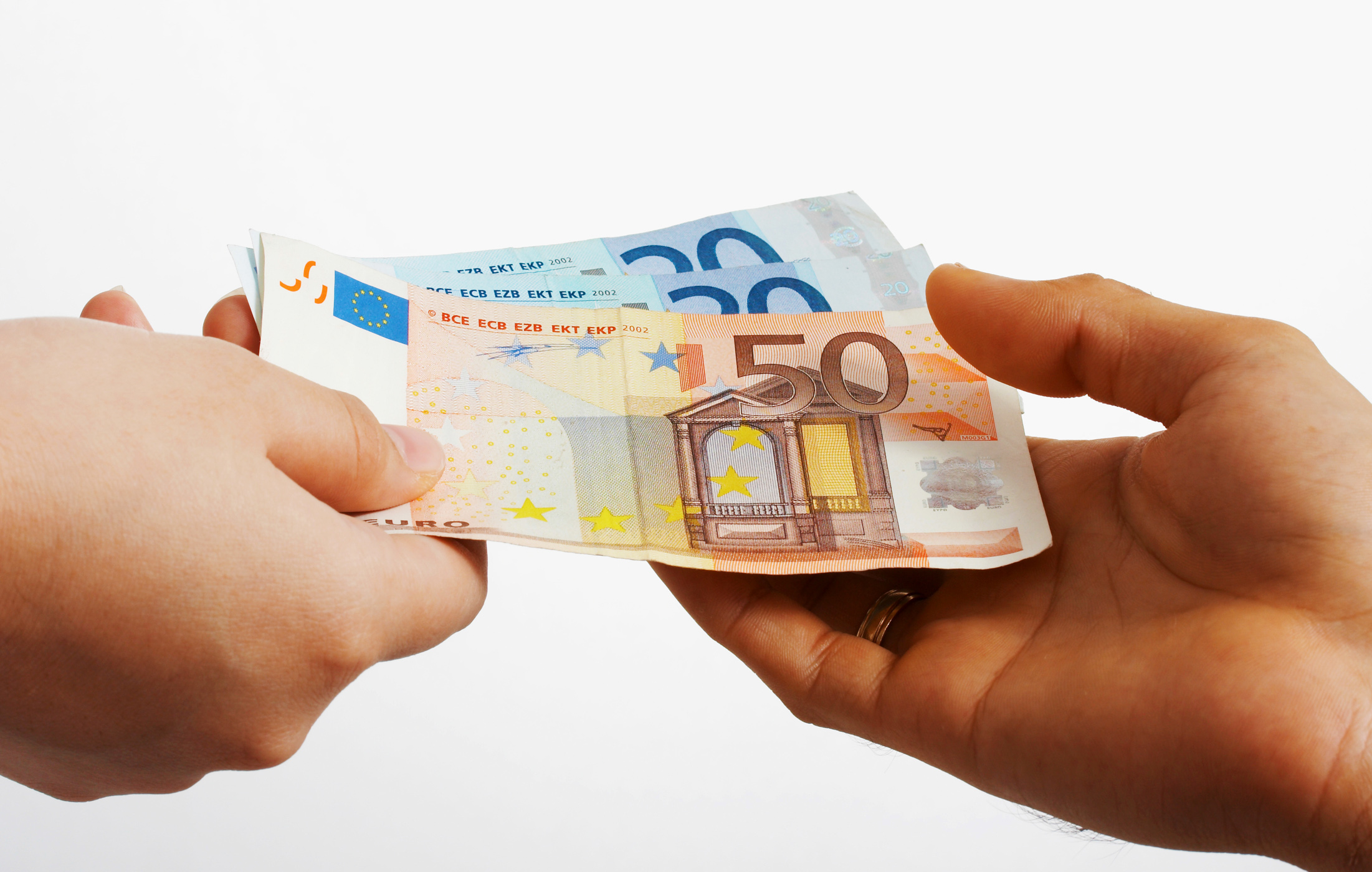 See 5 Smart Ways To Save Money On Your Next Trip