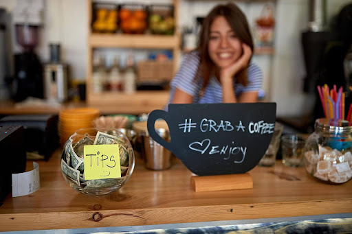 How Much to Tip Abroad? Top Tips About Tipping Around the World 🌍💸