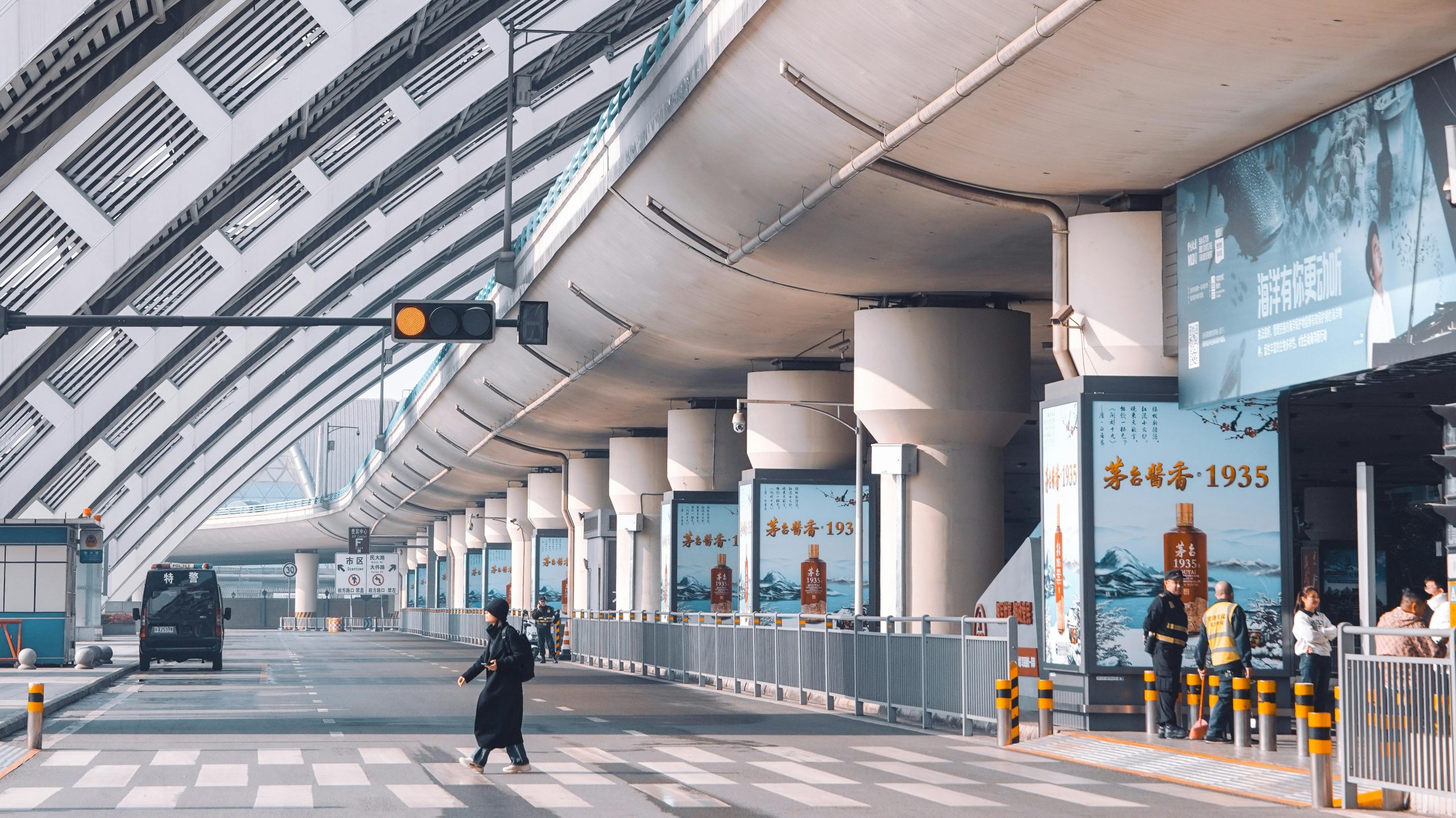 Flying into Alternate Airports to Cut Costs