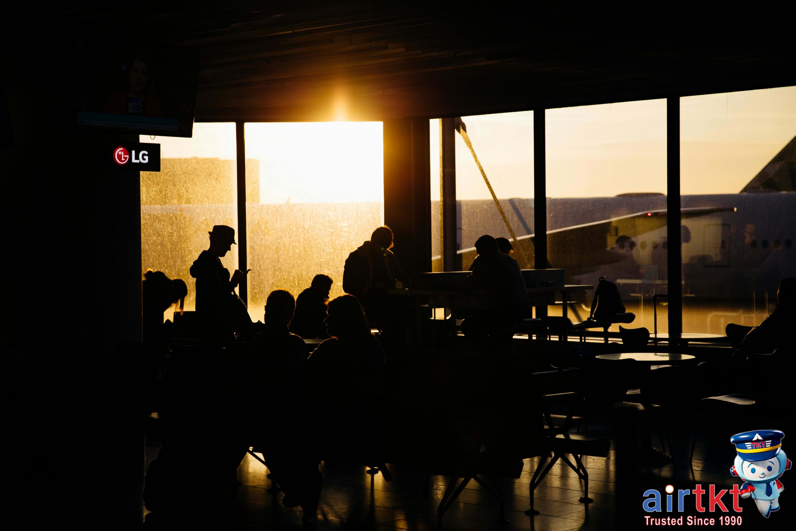 How to Deal with Flight Delays and Cancellations