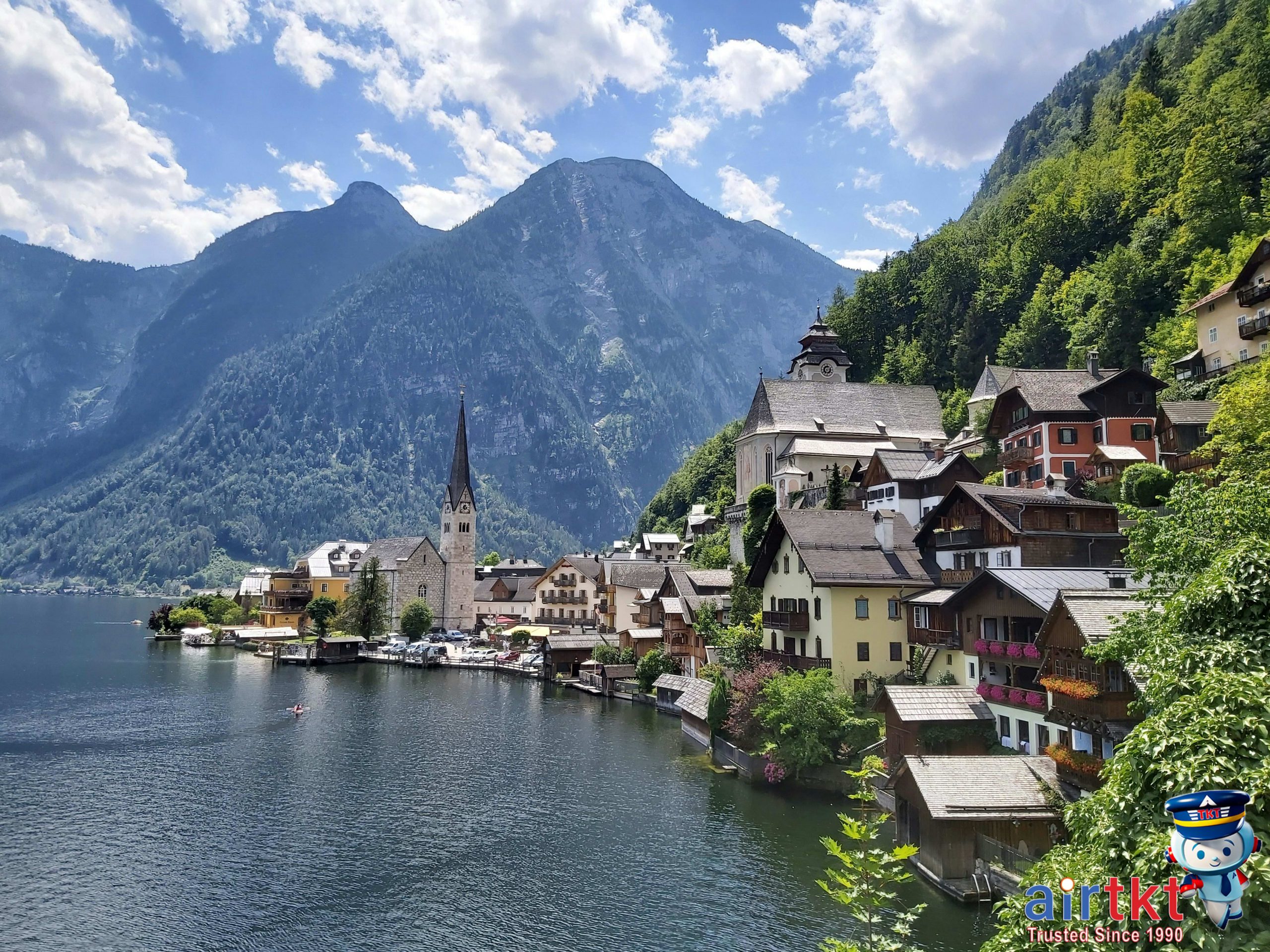Hallstatt: Discover the Most Beautiful City in Austria