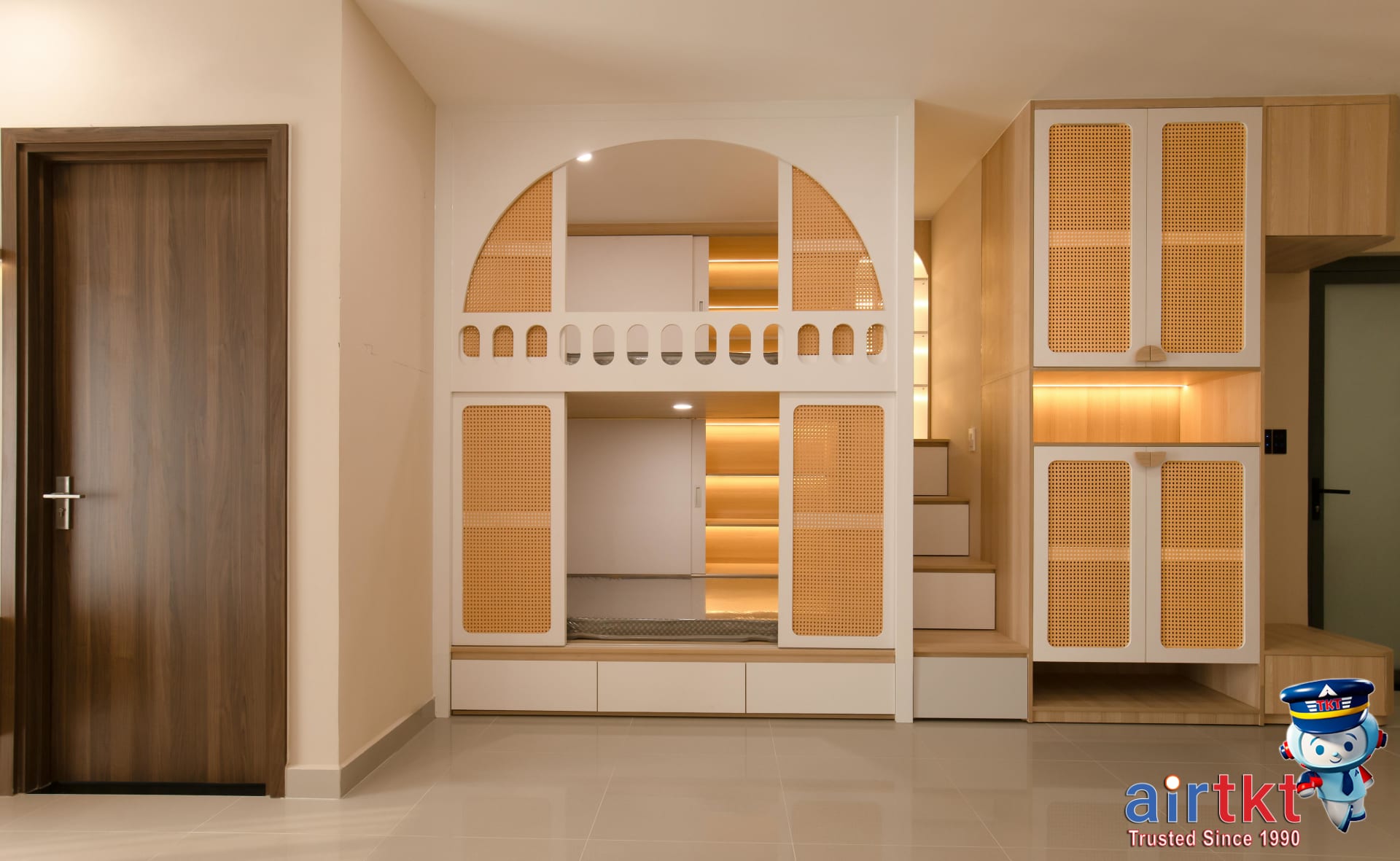 Capsule Hotels Japan: Which Option Saves Money and Suits Your Needs