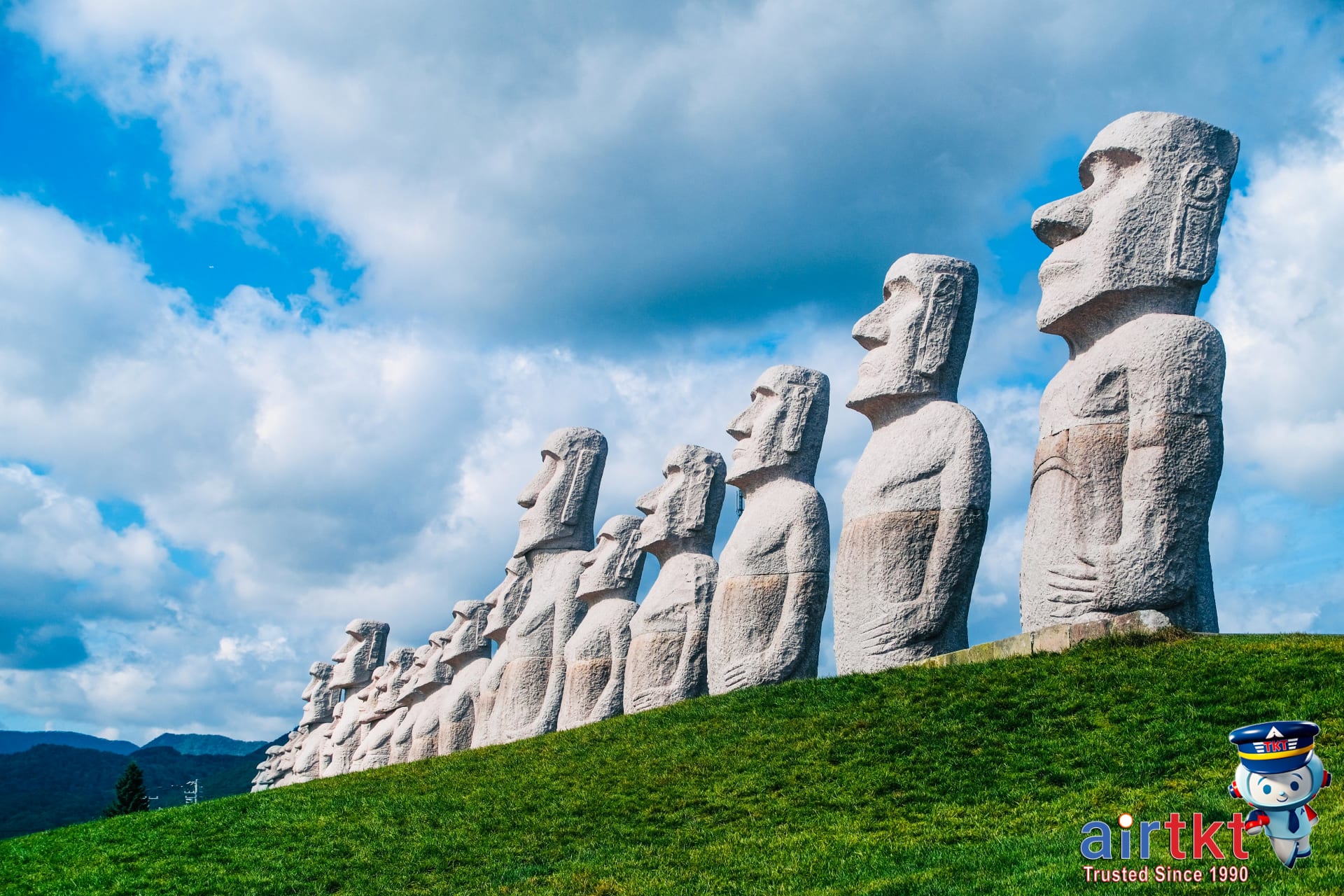 Easter Island: A Complete Guide to the Mysterious Moai