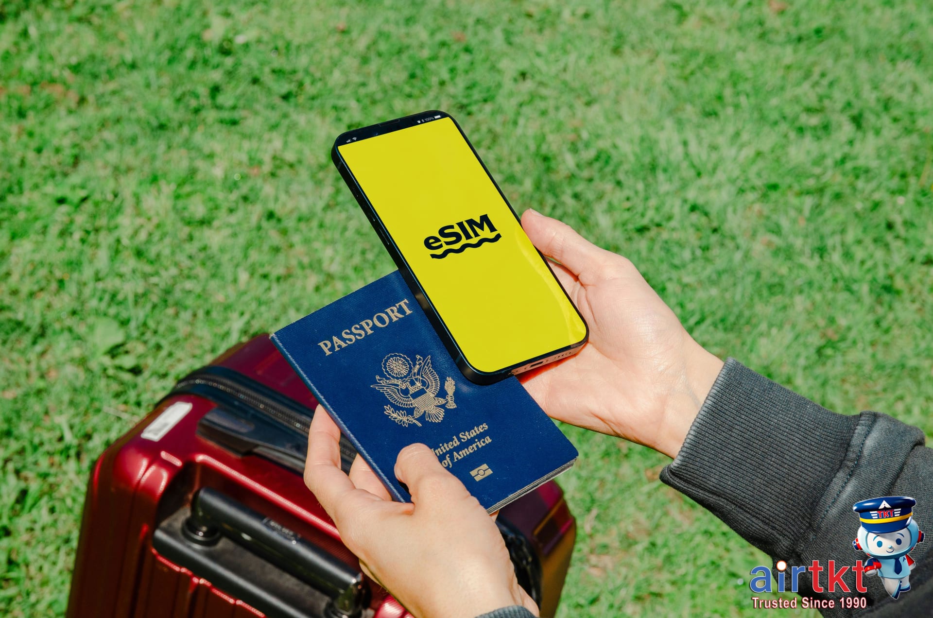 International Roaming, SIM Cards, and eSIMs: Stay Connected Abroad