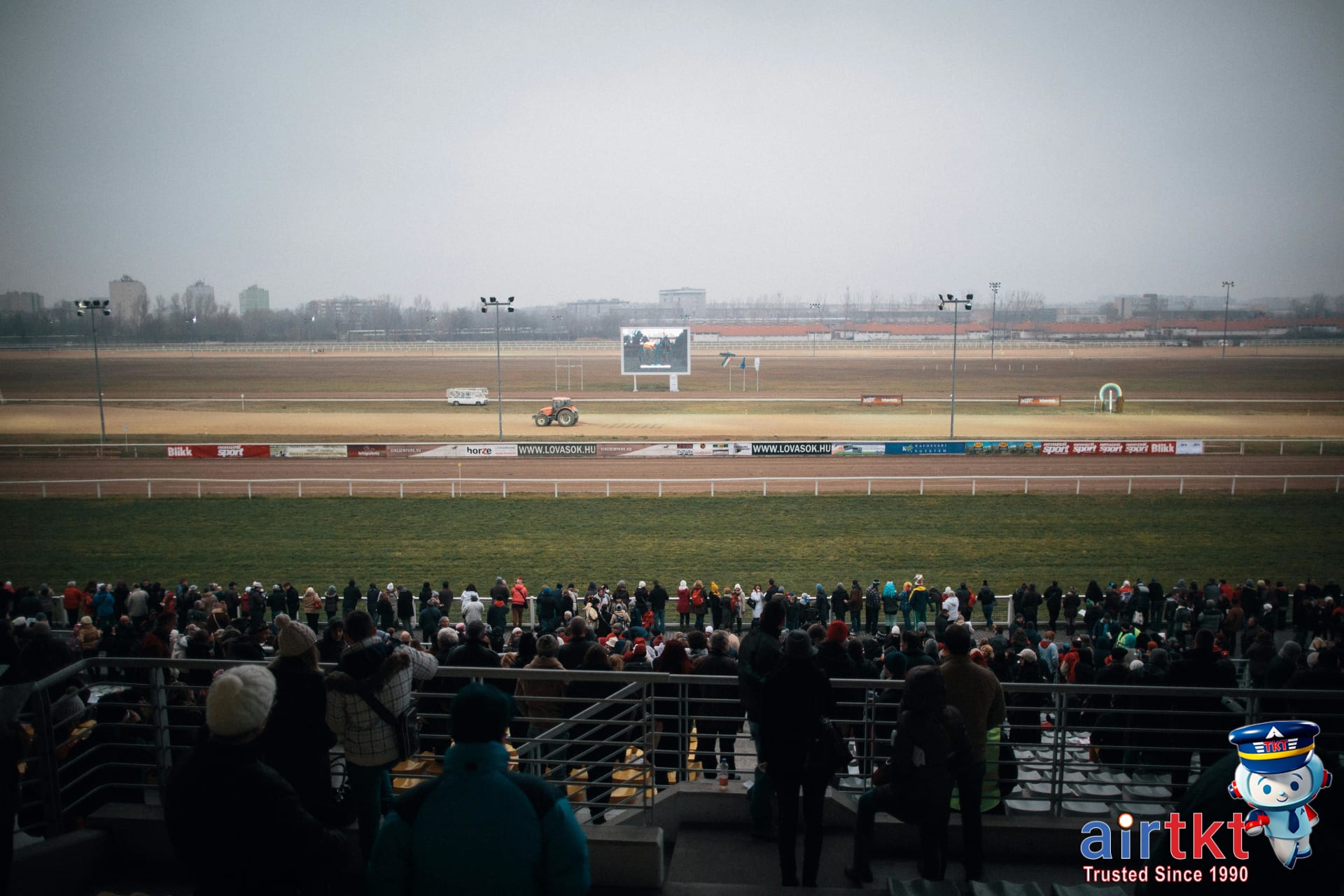 Kentucky Derby: Fashion, Mint Juleps, and Churchill Downs Tips